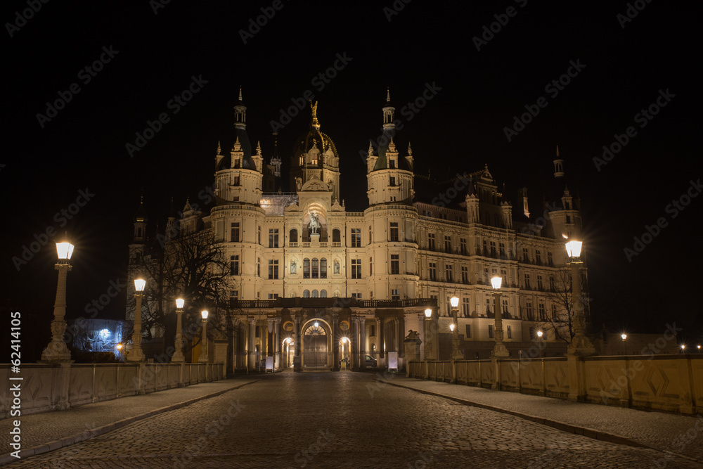Schweriner Schloss bei Nacht
