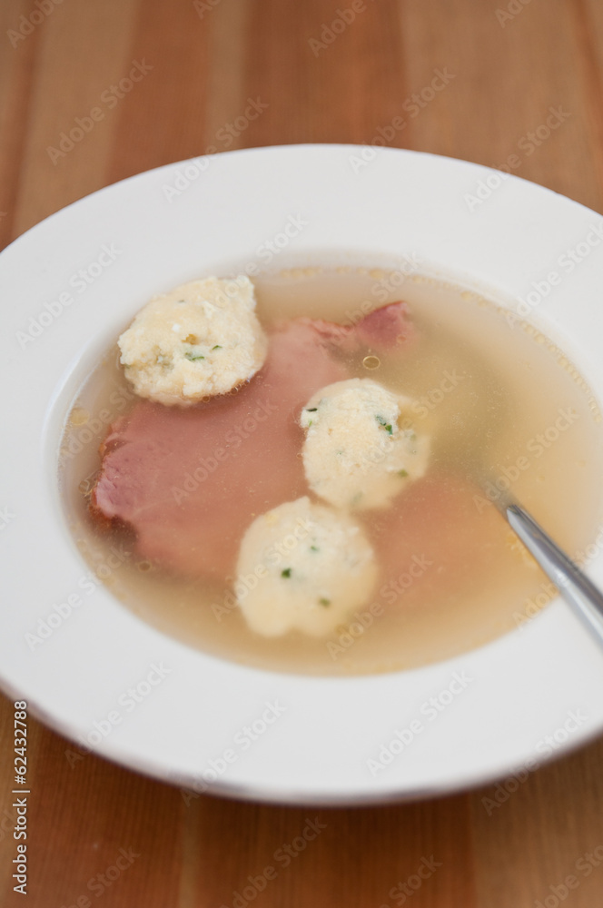 Grießnockerlsuppe Grießnockerlsuppe