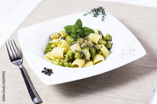 Obraz na plátně pasta broccoli melanzane