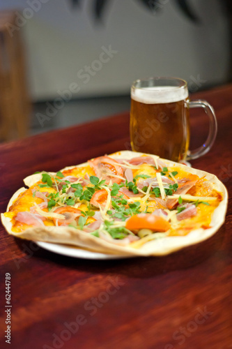 Piwo i pizza w barze