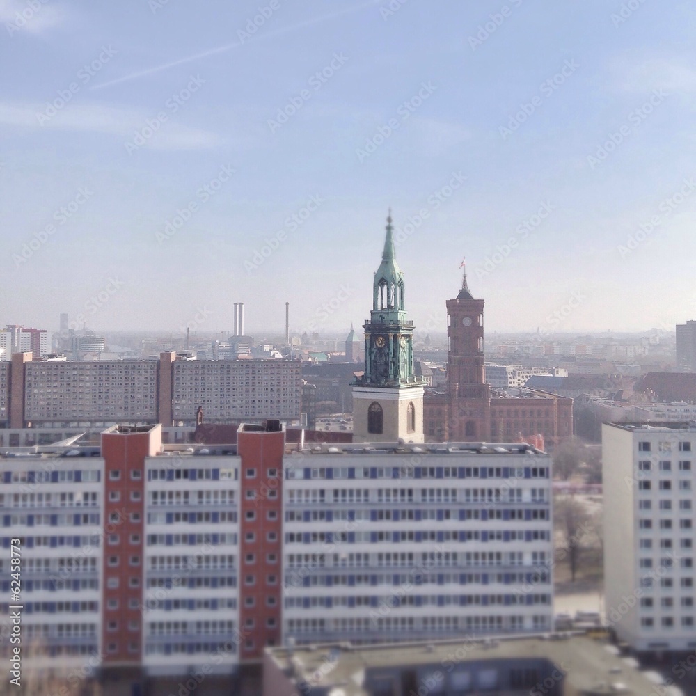 Obraz premium Marienkirche und Rotes Rathaus in Berlin