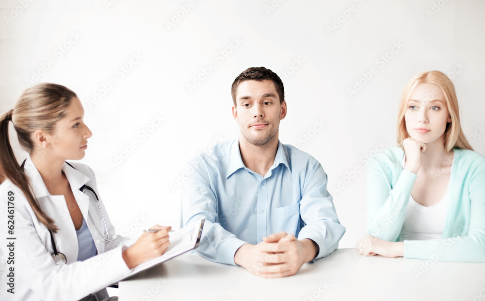 Fototapeta premium doctor with patients in cabinet