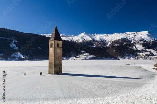 Reschensee im Winter, Italien