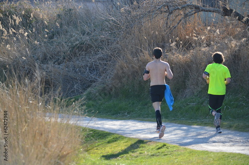 corriendo al aire libre photo