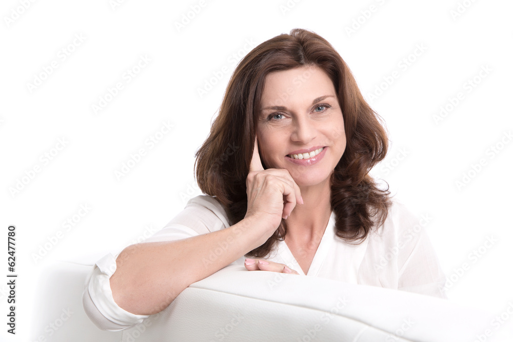 Gesicht einer älteren lachenden Frau isoliert Gesicht einer älteren lachenden Frau isoliert