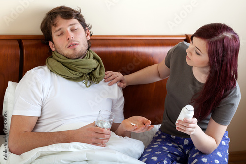 Φωτογραφία Wife looking after ill husband