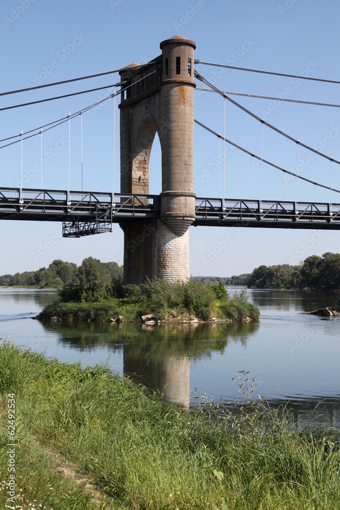 Fototapeta premium Pont de Langeais sur la Loire.