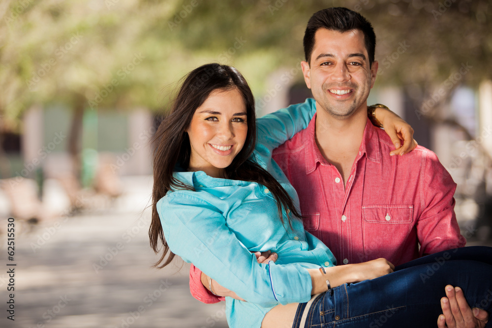Obraz premium Happy young couple having fun