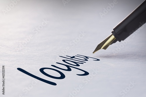 Foto Fountain pen writing Loyalty
