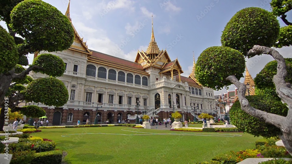 the grand palace in bangkok
