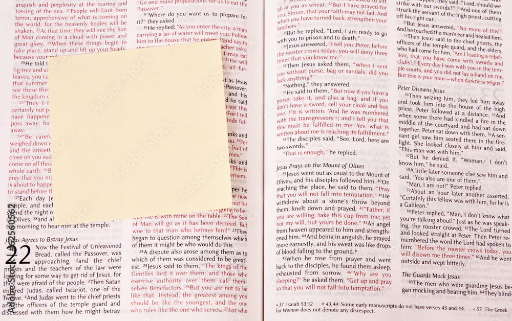 Obraz premium Open Bible with the note