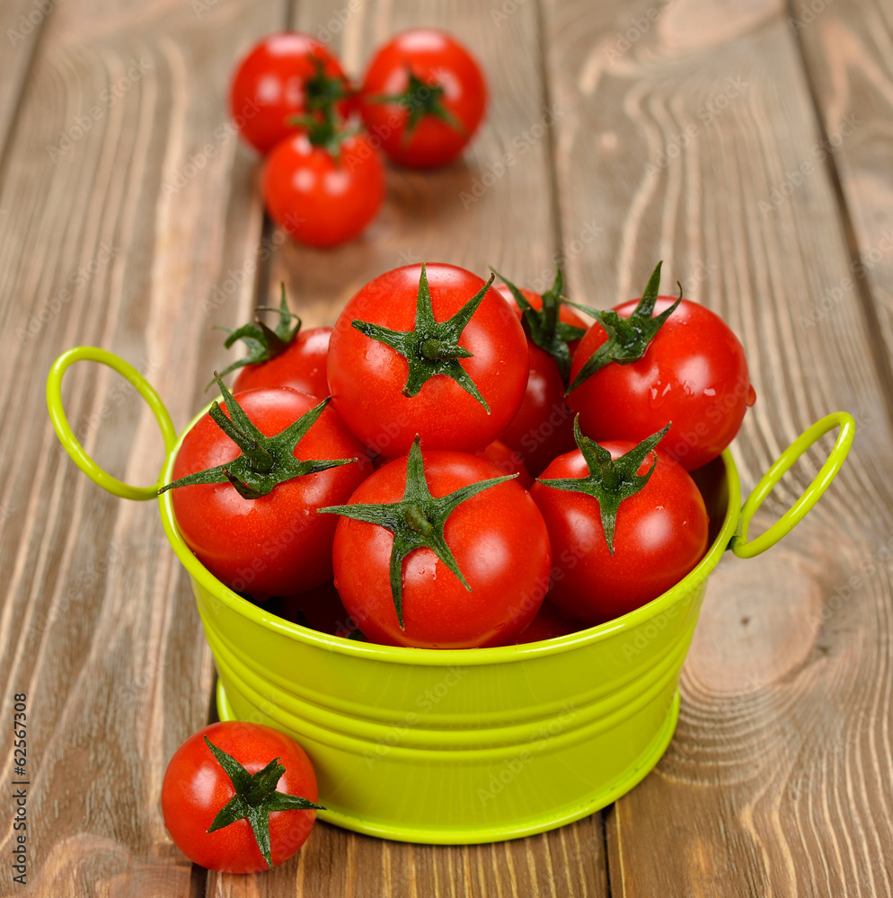 Fresh cherry tomatoes Fresh cherry tomatoes