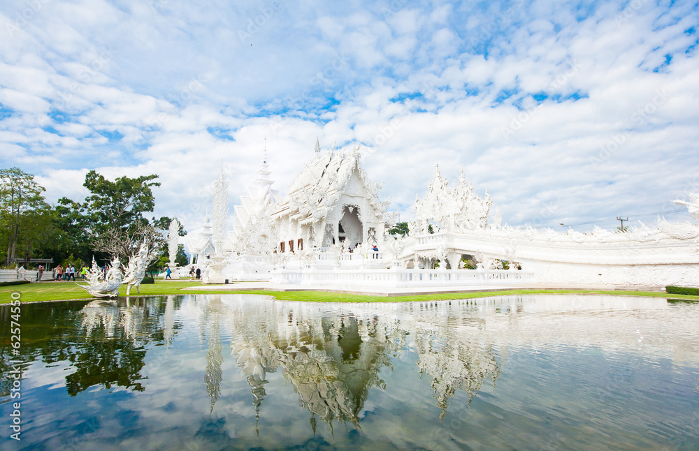 Fototapeta premium Wat Rong Khun (White temple) in Chiang Rai province