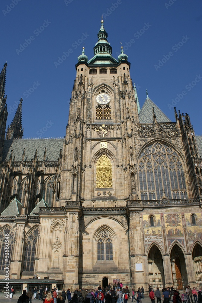 Fototapeta premium Der Veitsdom bei der Prager Burg