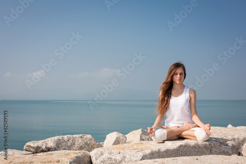 Fotografi Beautiful woman in Lotus posture