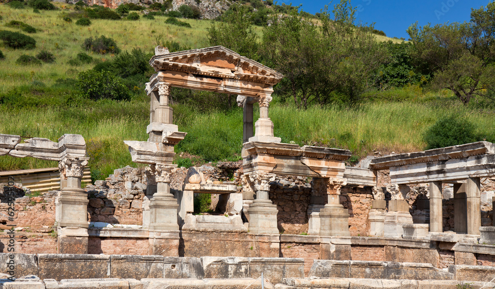 Ephesus 10469.jpg