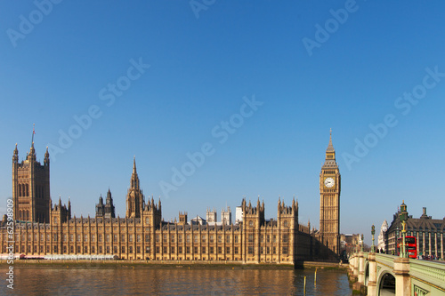 House of parliament and Westminster bridge in London, United Kin © Janis Smits