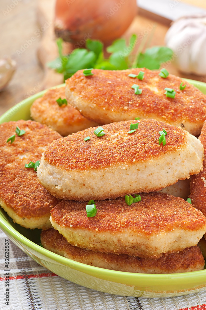 Chicken cutlets in a green bowl Chicken cutlets in a green bowl