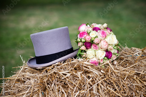 Brautstrauß und Zylinder