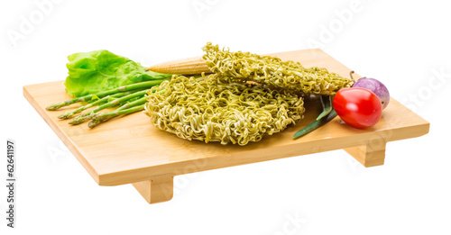 Green raw noodles