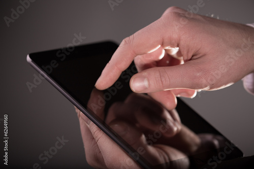 Hand touching digital tablet © Lukas Gojda