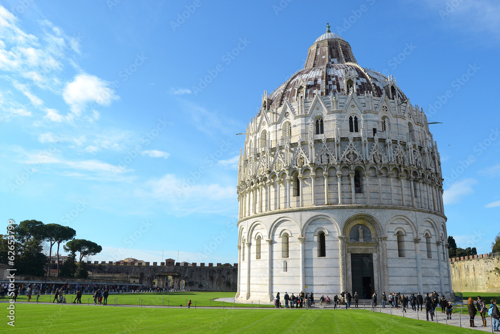 Pisa - piazza dei miracoli, il battistero.