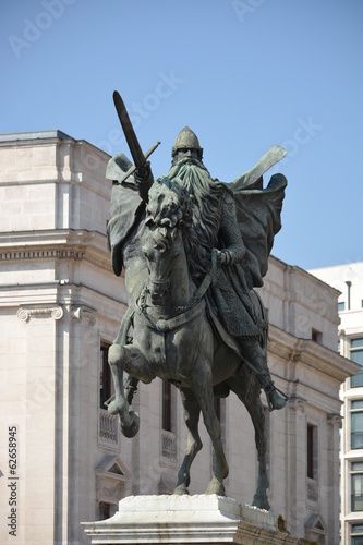 Monumento en memoria de El Cid Campeador en Burgos, España photo