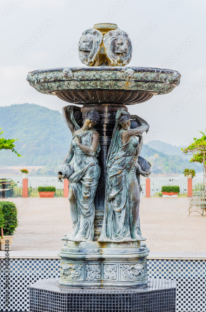 Obraz premium Fountain in the park