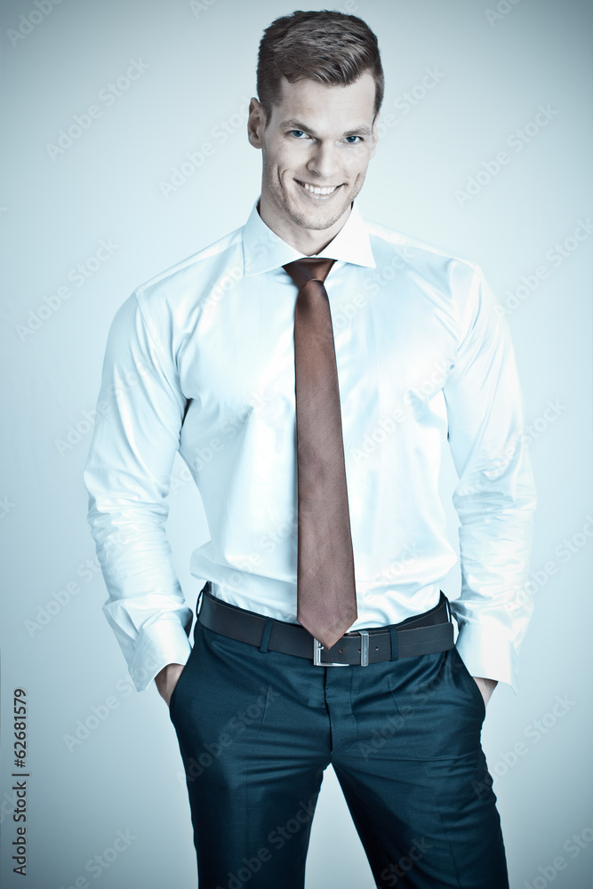 Fototapeta premium Sympathischer junger Geschäftsmann