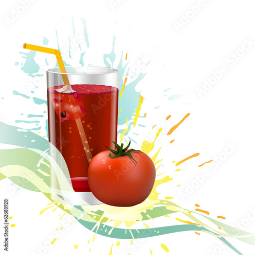 glass of tomato juice with ice