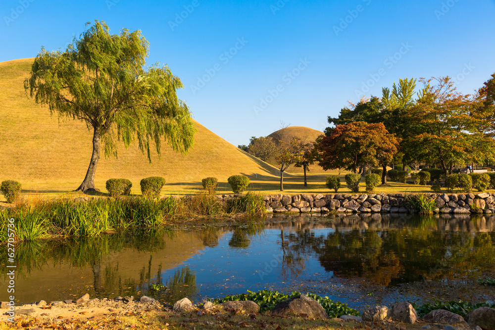 Fototapeta premium Lake in Tumuli Park in Gyeongju, South Korea