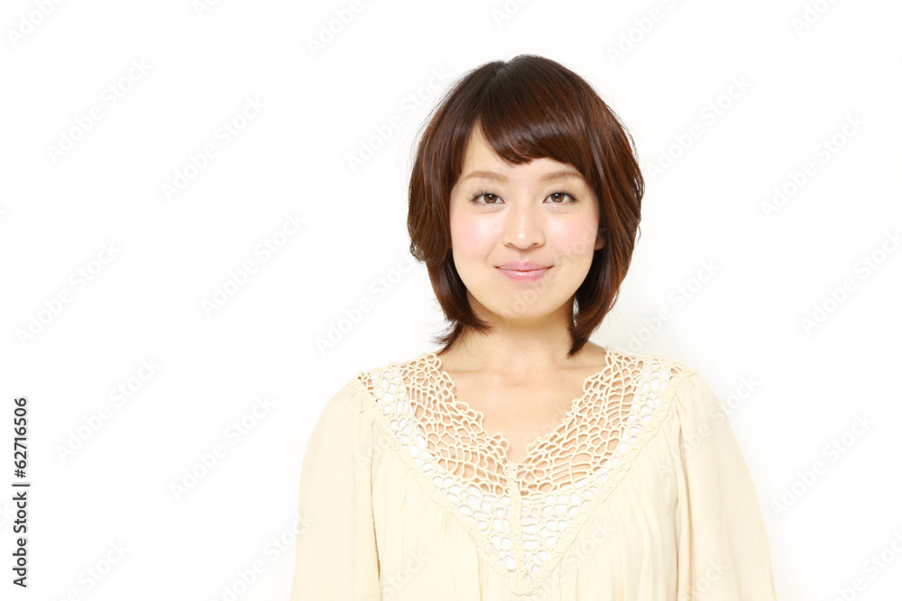 にっこりする女性