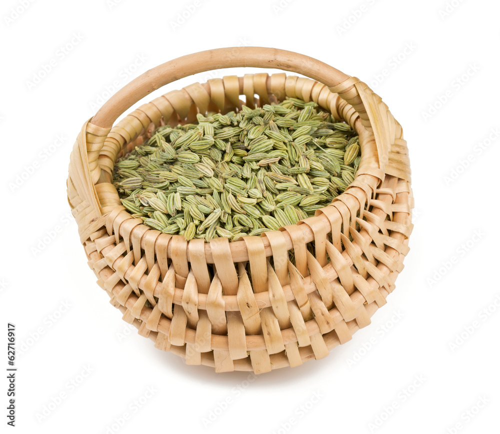 Obraz premium fennel seeds isolated on white background