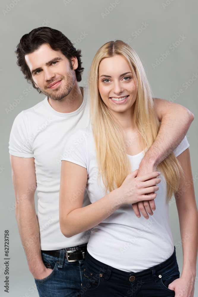 verliebtes junges paar verliebtes junges paar