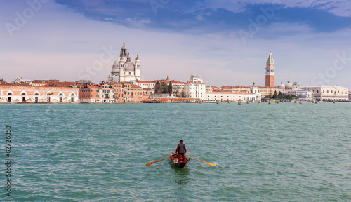 Canal de la Giudecca à Venise photo