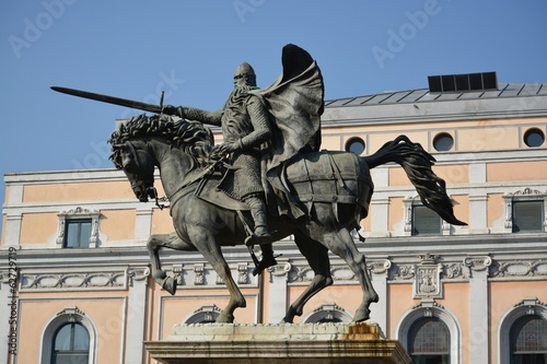 Escultura del guerrero el Cid Campeador en Burgos, España photo