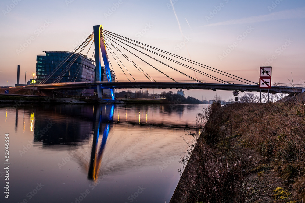 Fototapeta premium bridge over water
