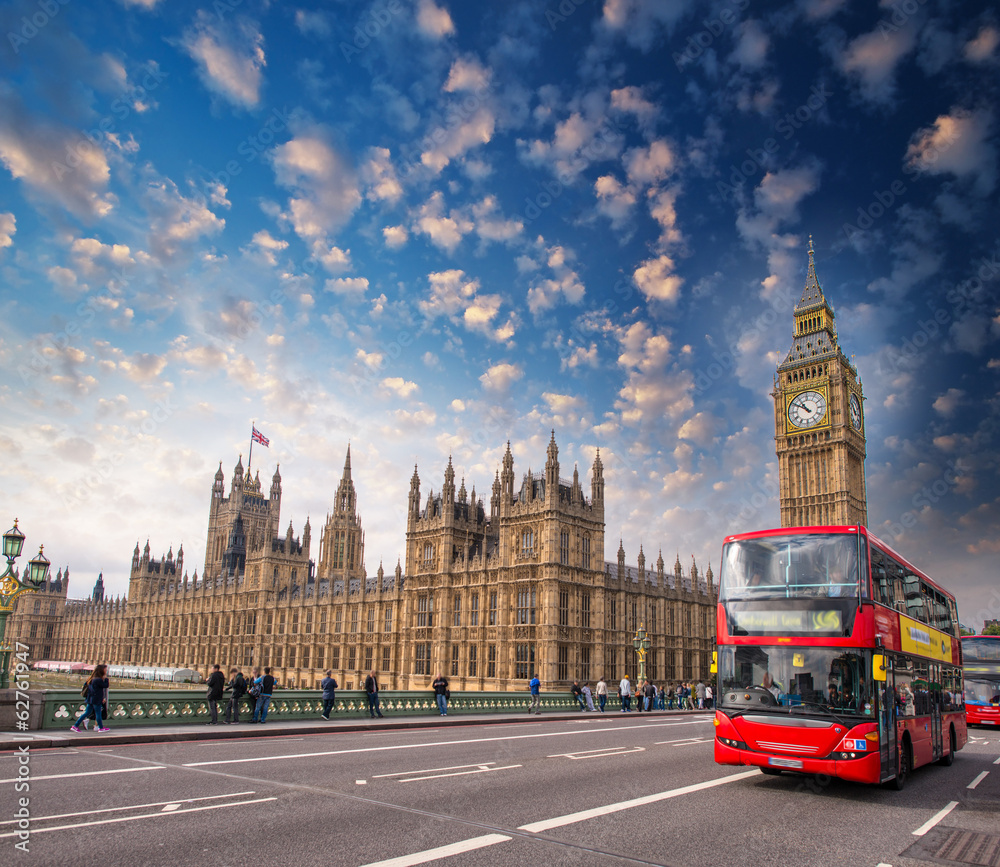 Obraz premium Classic Double Decker Bus crossing Westminster Bridge