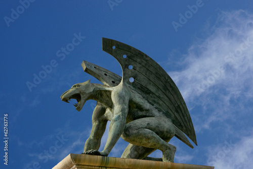 Cuadro en lienzo gargoyle of bridge of kingdom. Valencia. Spain