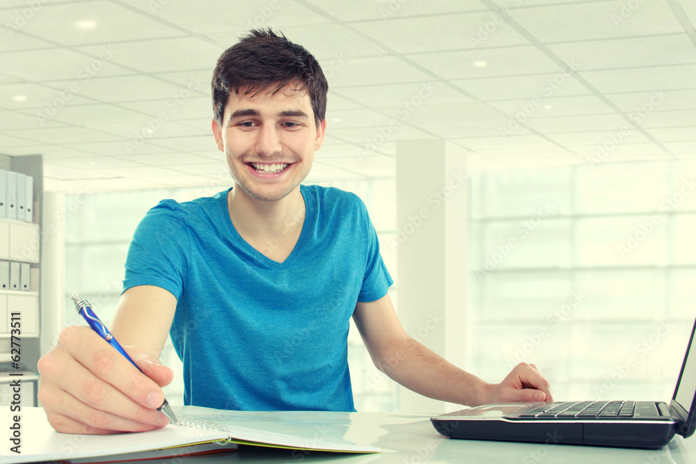 Obraz premium college student studying