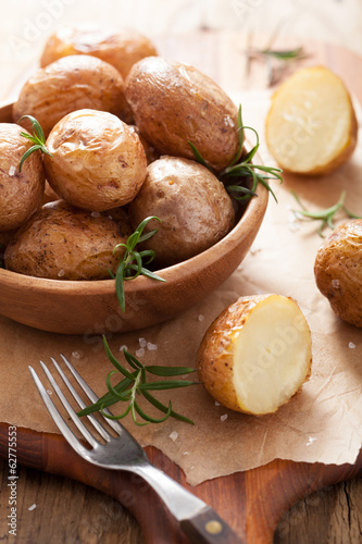 baked potatoes with rosemary