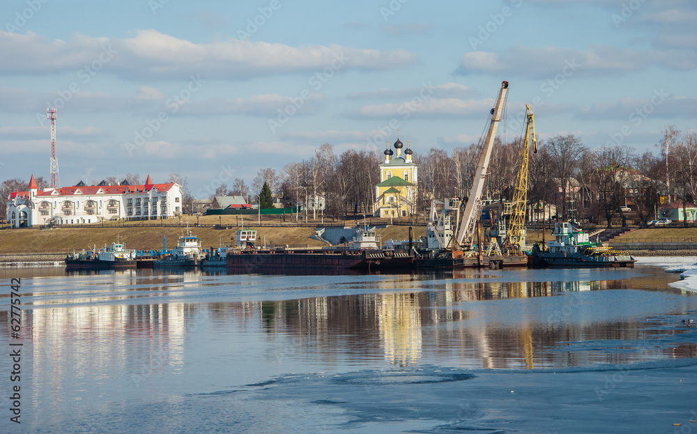 Naklejka premium Port on Volga River in ancient Russian town of Uglich