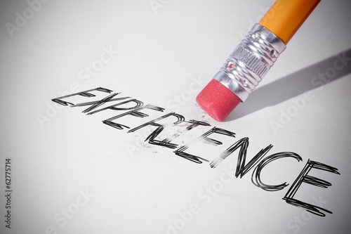 Foto Pencil erasing the word Experience