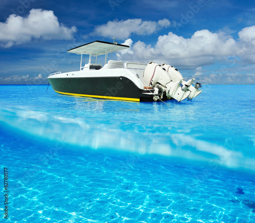 Beach and motor boat with white sand bottom underwater view © haveseen