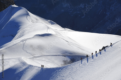 Randonneurs dans le massif du mont blanc