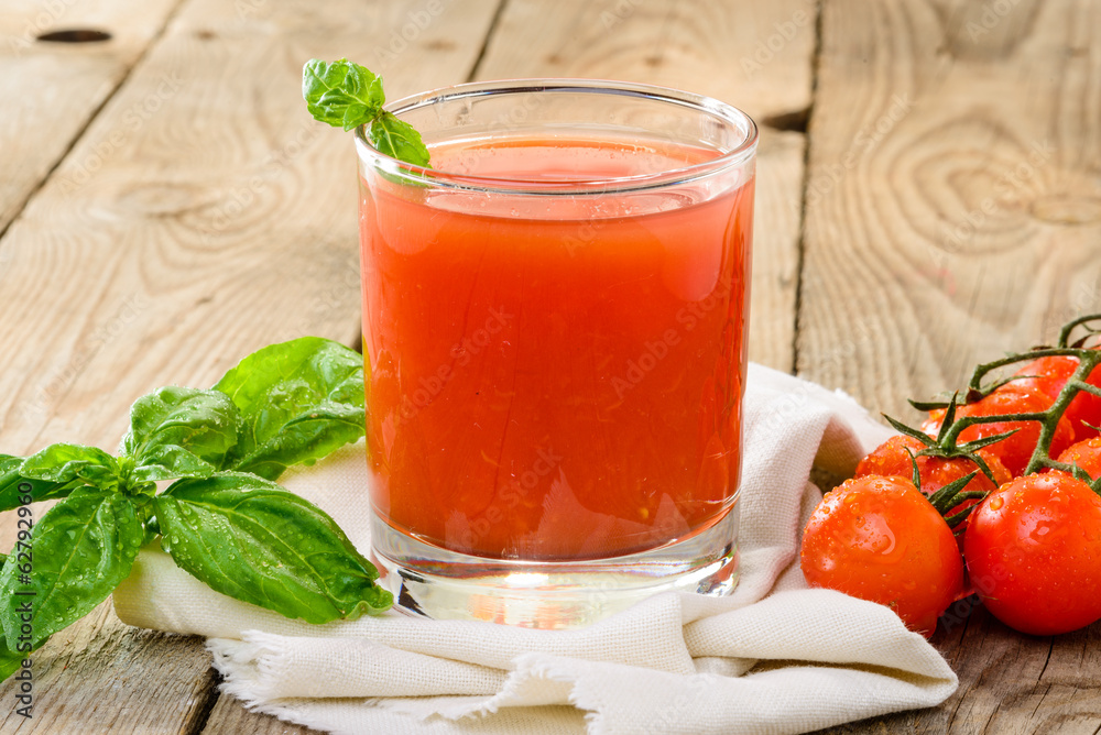 Salsa di pomodoro e basilico Salsa di pomodoro e basilico