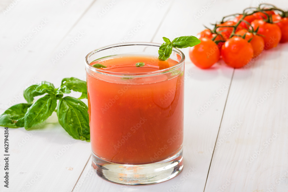 Salsa di pomodoro e basilico Salsa di pomodoro e basilico