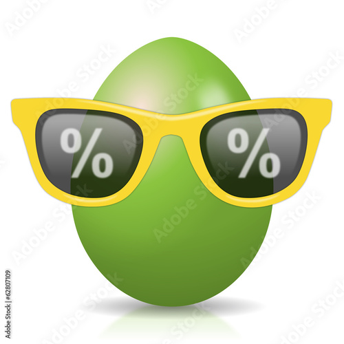 Grünes Osterei mit gelber Sonnenbrille für Osterrabatt