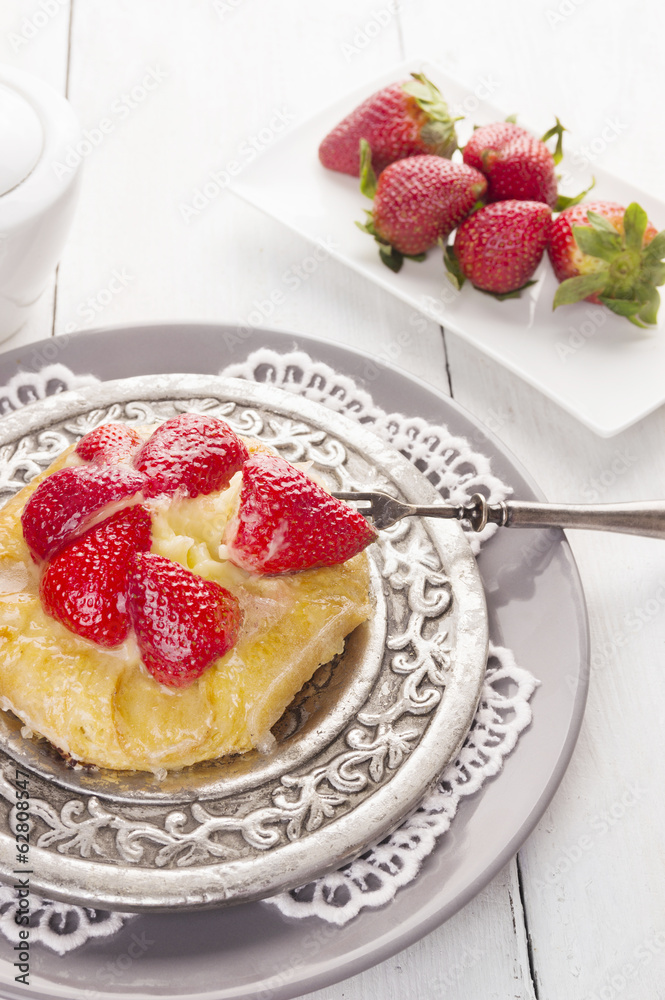 pastry cake with strawberries and pudding pastry cake with strawberries and pudding