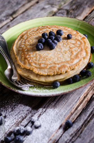 Pfannekuchen mit Beerenobst photo